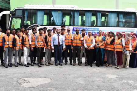expack team with visiting students